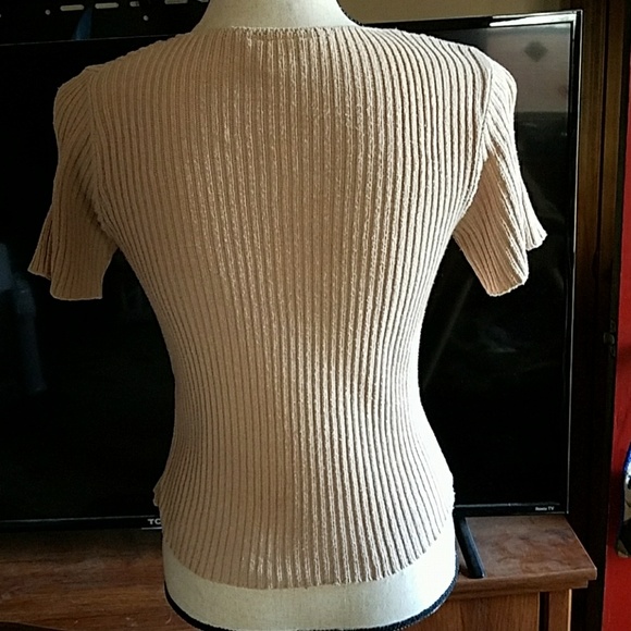 Cream colored top sz S juniors - Picture 2 of 4